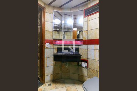 Casa à venda com 357m², 4 quartos e 6 vagasBanheiro da garagem