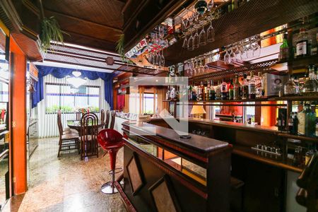 Casa à venda com 357m², 4 quartos e 6 vagasDetalhe Sala