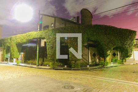 Casa à venda com 357m², 4 quartos e 6 vagasFachada