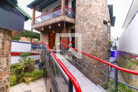Casa à venda com 357m², 4 quartos e 6 vagasEntrada