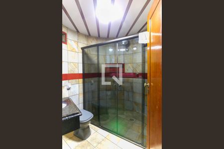 Casa à venda com 357m², 4 quartos e 6 vagasBanheiro da garagem