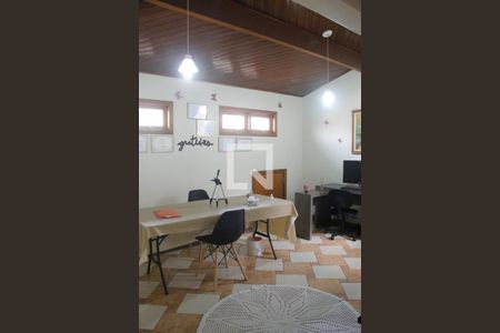 Casa à venda com 315m², 4 quartos e 5 vagasEscritório