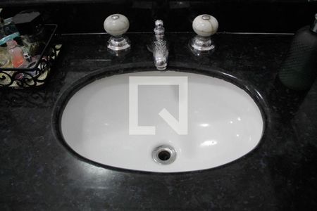 Casa à venda com 315m², 4 quartos e 5 vagasBanheiro da Suíte 1