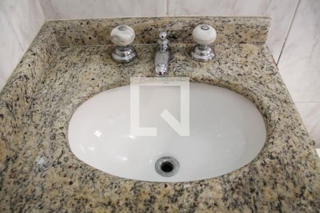 Casa à venda com 315m², 4 quartos e 5 vagasBanheiro da Suíte 2