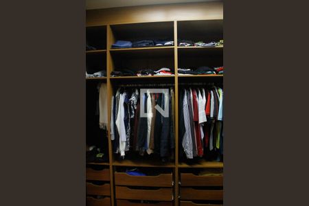 Casa à venda com 315m², 4 quartos e 5 vagasCloset da suíte 1