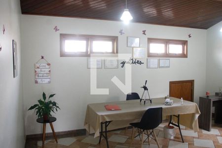 Casa à venda com 315m², 4 quartos e 5 vagasEscritório