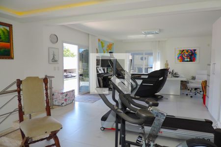 Sala de casa de condomínio para alugar com 3 quartos, 360m² em Rio Tavares, Florianópolis