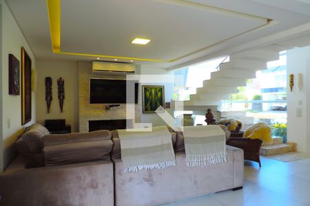 Sala de casa de condomínio para alugar com 3 quartos, 360m² em Rio Tavares, Florianópolis