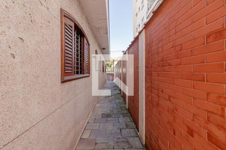 Casa à venda com 400m², 3 quartos e 8 vagas Casa à venda com 400m², 3 quartos e 8 vagasCorredor Lateral