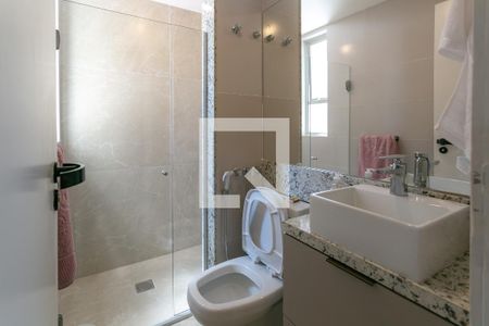 Banheiro de apartamento para alugar com 1 quarto, 40m² em São Pedro, Belo Horizonte