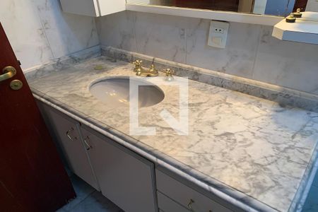 Apartamento à venda com 120m², 3 quartos e 2 vagasBanheiro da Suíte 3