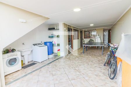 Casa à venda com 200m², 4 quartos e 4 vagas Casa à venda com 200m², 4 quartos e 4 vagasLavanderia / Churrasqueira