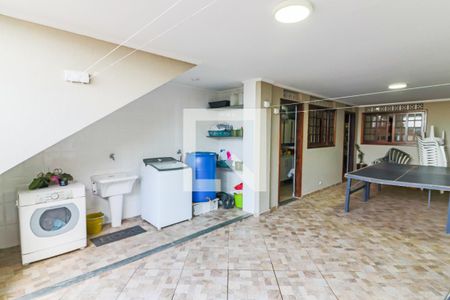 Casa à venda com 200m², 4 quartos e 4 vagas Casa à venda com 200m², 4 quartos e 4 vagasLavanderia / Churrasqueira