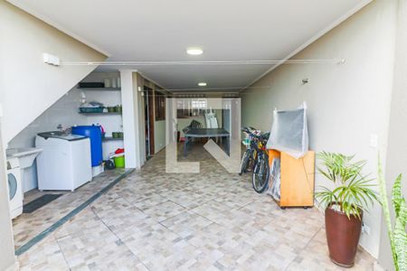 Casa à venda com 200m², 4 quartos e 4 vagas Casa à venda com 200m², 4 quartos e 4 vagasLavanderia / Churrasqueira