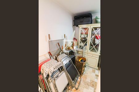 Casa à venda com 200m², 4 quartos e 4 vagas Casa à venda com 200m², 4 quartos e 4 vagasQuarto Serviço