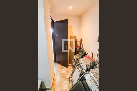 Casa à venda com 200m², 4 quartos e 4 vagas Casa à venda com 200m², 4 quartos e 4 vagasQuarto Serviço