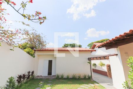 Casa à venda com 180m², 3 quartos e 5 vagas Casa à venda com 180m², 3 quartos e 5 vagasQuintal