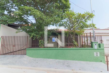Casa à venda com 180m², 3 quartos e 5 vagas Casa à venda com 180m², 3 quartos e 5 vagasFachada