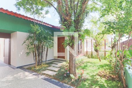 Casa à venda com 180m², 3 quartos e 5 vagas Casa à venda com 180m², 3 quartos e 5 vagasGaragem