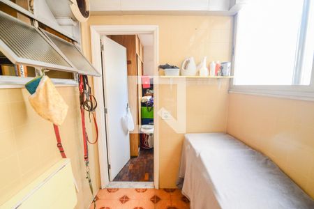 Apartamento à venda com 140m², 4 quartos e 2 vagas Apartamento à venda com 140m², 4 quartos e 2 vagasÁrea de Serviço