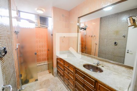 Apartamento à venda com 140m², 4 quartos e 2 vagas Apartamento à venda com 140m², 4 quartos e 2 vagasBanheiro da Suíte