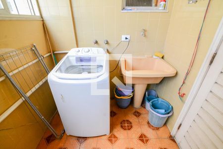 Apartamento à venda com 140m², 4 quartos e 2 vagas Apartamento à venda com 140m², 4 quartos e 2 vagasÁrea de Serviço