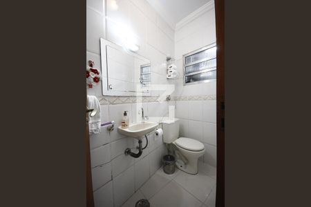 Casa à venda com 240m², 3 quartos e 2 vagasLavabo