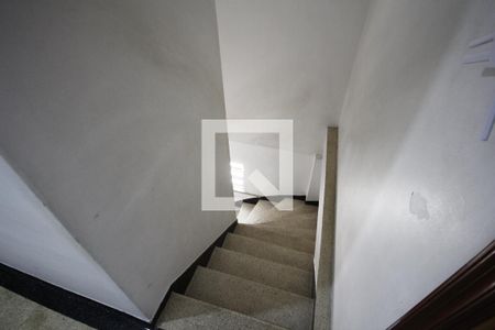 Casa à venda com 240m², 3 quartos e 2 vagasEscada