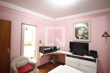 Casa à venda com 240m², 3 quartos e 2 vagasSuíte 3