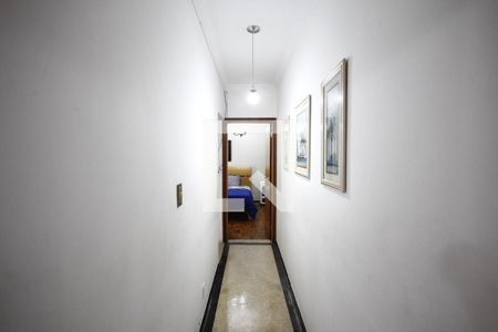 Casa à venda com 240m², 3 quartos e 2 vagasCorredor