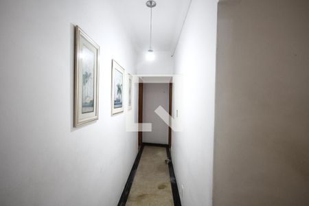 Casa à venda com 240m², 3 quartos e 2 vagasCorredor