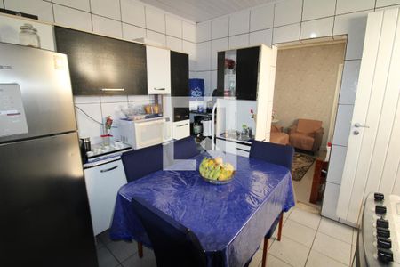 Casa à venda com 287m², 4 quartos e 2 vagasCasa 1 Cozinha