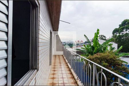 Casa à venda com 500m², 6 quartos e 3 vagas Casa à venda com 500m², 6 quartos e 3 vagasVaranda Casa 2