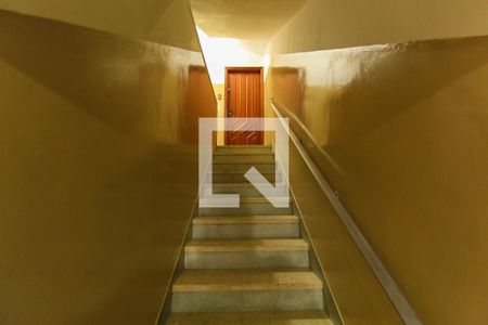 Apartamento à venda com 87m², 2 quartos e sem vaga Apartamento à venda com 87m², 2 quartos e sem vagaEscada