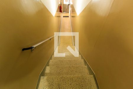 Apartamento à venda com 87m², 2 quartos e sem vaga Apartamento à venda com 87m², 2 quartos e sem vagaEscada