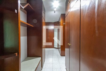 Apartamento à venda com 600m², 3 quartos e 4 vagas Apartamento à venda com 600m², 3 quartos e 4 vagasCloset do Quarto 1 e2