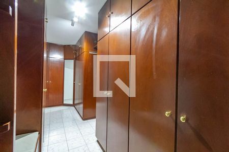 Apartamento à venda com 600m², 3 quartos e 4 vagas Apartamento à venda com 600m², 3 quartos e 4 vagasCloset do Quarto 1 e2