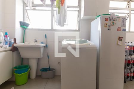 Apartamento à venda com 200m², 4 quartos e 2 vagas Apartamento à venda com 200m², 4 quartos e 2 vagasÁrea de Serviço