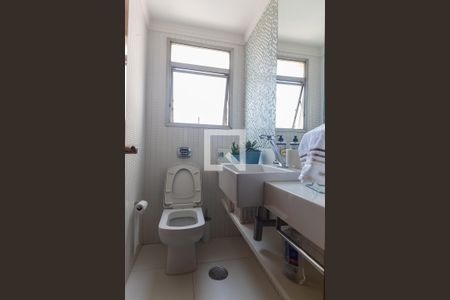 Apartamento à venda com 200m², 4 quartos e 2 vagas Apartamento à venda com 200m², 4 quartos e 2 vagasLavabo