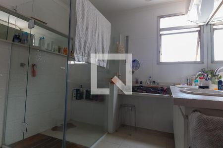 Apartamento à venda com 200m², 4 quartos e 2 vagas Apartamento à venda com 200m², 4 quartos e 2 vagasBanheiro da Suíte