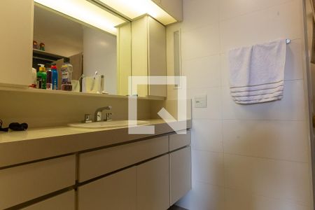 Apartamento à venda com 200m², 4 quartos e 2 vagas Apartamento à venda com 200m², 4 quartos e 2 vagasBanheiro