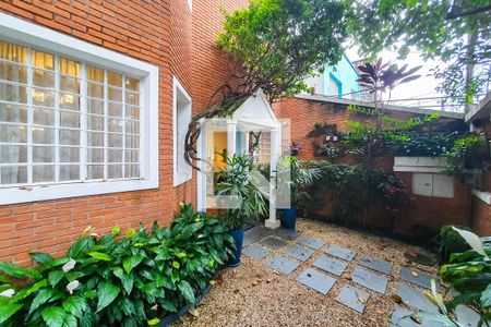 Casa à venda com 250m², 4 quartos e 2 vagas Casa à venda com 250m², 4 quartos e 2 vagasÁrea Externa