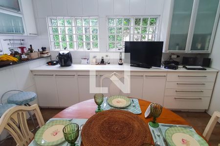 Casa à venda com 250m², 4 quartos e 2 vagas Casa à venda com 250m², 4 quartos e 2 vagasCopa