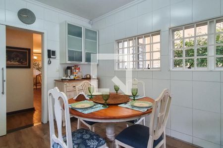 Casa à venda com 250m², 4 quartos e 2 vagas Casa à venda com 250m², 4 quartos e 2 vagasCopa