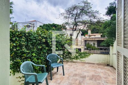 Casa à venda com 250m², 4 quartos e 2 vagas Casa à venda com 250m², 4 quartos e 2 vagasVaranda