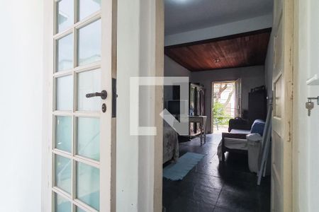 Casa à venda com 250m², 4 quartos e 2 vagas Casa à venda com 250m², 4 quartos e 2 vagasBanheiro de Serviço