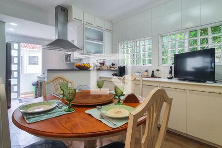 Casa à venda com 250m², 4 quartos e 2 vagas Casa à venda com 250m², 4 quartos e 2 vagasCopa