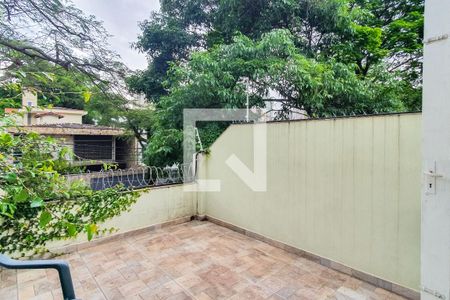 Casa à venda com 250m², 4 quartos e 2 vagas Casa à venda com 250m², 4 quartos e 2 vagasVaranda