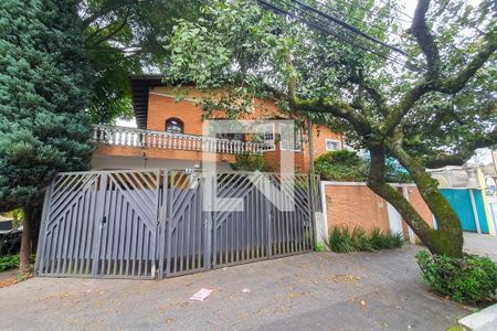 Casa à venda com 250m², 4 quartos e 2 vagas Casa à venda com 250m², 4 quartos e 2 vagasFachada