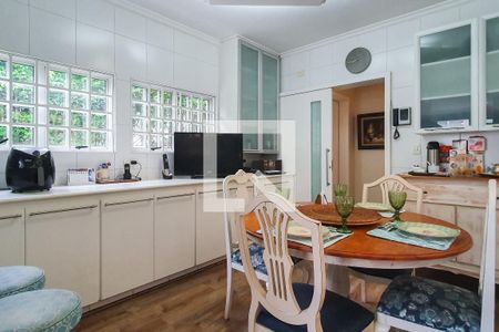 Casa à venda com 250m², 4 quartos e 2 vagas Casa à venda com 250m², 4 quartos e 2 vagasCopa